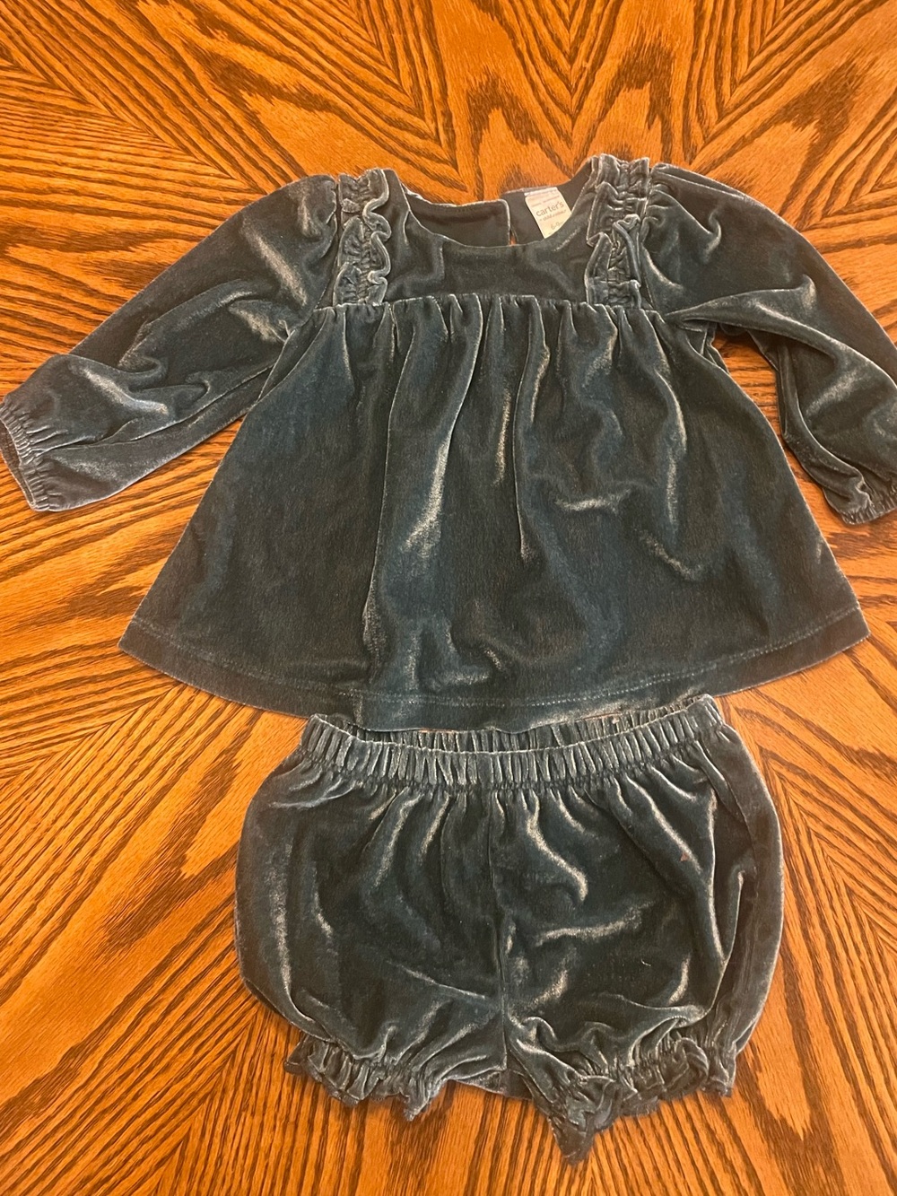 Carters Infant Girl’s Green Velour Dress and Bloomers Set Size 6-9 Months